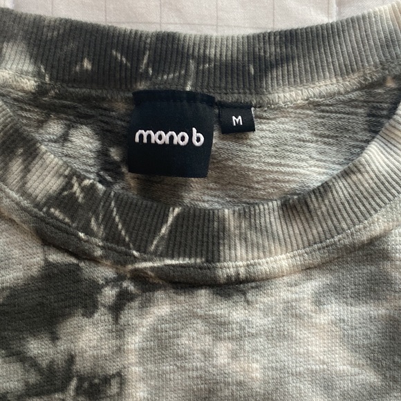 black and white sweatshirt - Picture 2 of 3